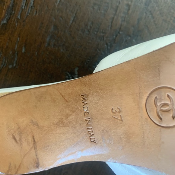 Chanel white sandals size 37 - Picture 6 of 8